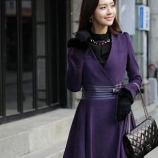 HJ6012黑色狐狸毛领百褶真皮收腰毛呢大衣